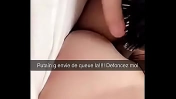 Petite salope fran&ccedil_aise jouant avec son cul