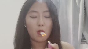 Asian girl takes on the challenge of smoking two cigarettes simultaneously every day for a month 0903 – Day 3 YANGTUI 4K