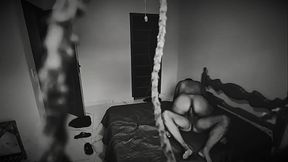 Camera de seguran&ccedil_a do vizinho pegou casal fodendo e mulher tomando banho pelada no quintal