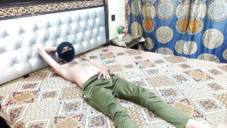 แม่บ้านหุ่นอวบอั๋นหน้าอกใหญ่ ได้รับการสอดใส่ทางทวารหนักอย่างรุนแรงในท่าหมา