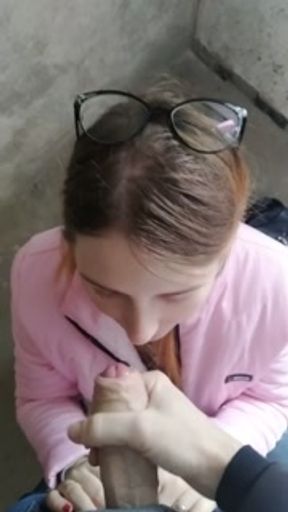 Girl sucked at the porch and got cum in mouth