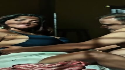 Bharti jha boobs clevage shatir web series romance video