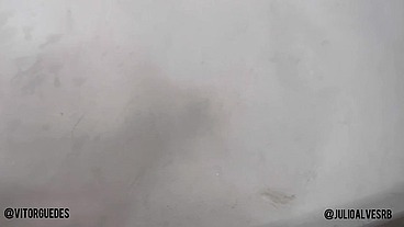 Macho dotado comprou o vídeo game do negão tatuado e ainda fudeu o cuzinho dele gostoso bare