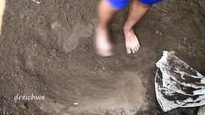 digging with the feet