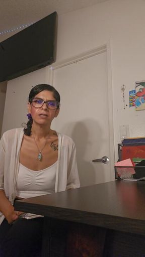 Ms Hernandez the big-footed teacher bully VOL 1
I don't tolerate disobedience