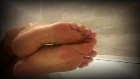 Watch Me Shave My Legs in the Tub - MILF Edition