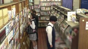 Enchanting Japanese Cutie Sandwiched in Threeway