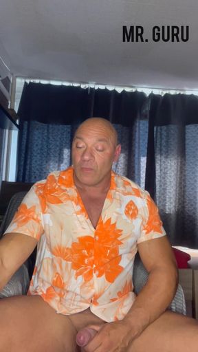 Mrguru Sexy Bodybuilder Wank at Home