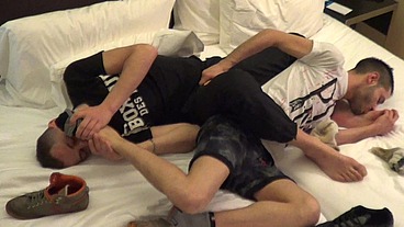 2 Feet sex worsking with MASSIMI and FABIEN