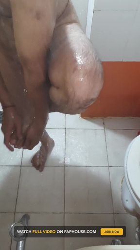 Sexy Ladyboy Bathing