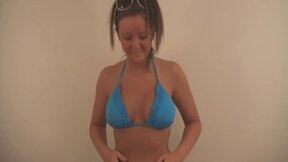 Teen solo bitch opens her legs to masturbate