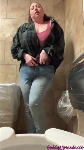 Curvy Brunette Going to the Toilet Four Times