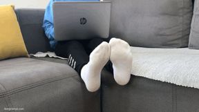 FEET IGNORE IN WHITE SOCKS FOR FOOT LOSER - MP4 Mobile Version