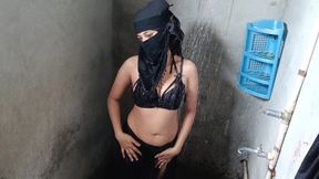Muslim Bhabhi Left in the Bathroom