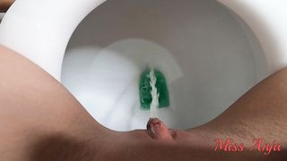 HD Adorable AMATEUR HOT Pee Strong Stream and FARTING/Female pov