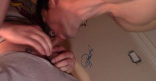 Tattooed man knows how to properly handle the twink