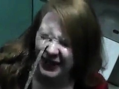 Redhead trinken pissen