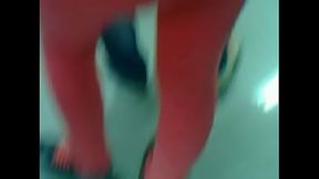 Filmando el culo de mu hermana delante de su enamorado xD