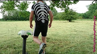 Nylonjunge mit Prostata Plug auf Fahrradtour 2019