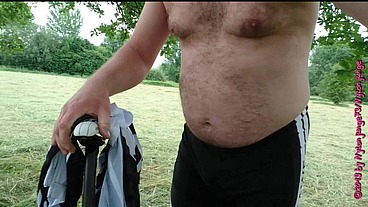 Nylonjunge mit Prostata Plug auf Fahrradtour 2019