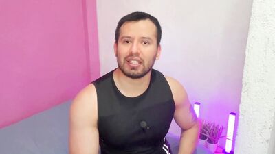 Chacal dotado del fierro viejo llega a refulgar la vergota de su dueño, pasa