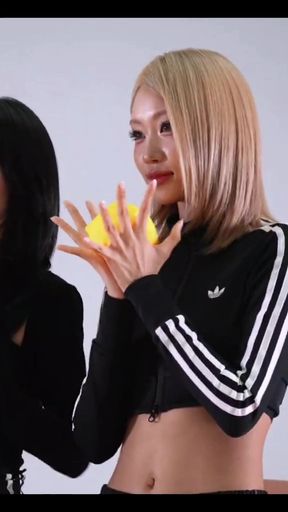 Athletic K-pop fan showcases belly button