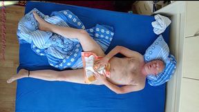 nylonjunge hat spass im bett