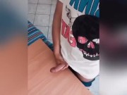 Ragazzo italiano in quarantena si sega e sborra