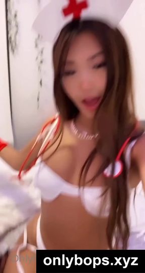 TikTok star teen exposes her body on OnlyFans