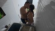 La empleada de casa se quiere comer la verga del patrón