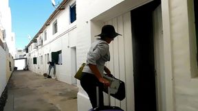 la puta se quiere hacer unos pesos extras publicando uno de sus bulos y se encuentra al proxe adentro