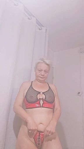 Qui Me Rejoint Sous La Douche Pour Venir Me....
