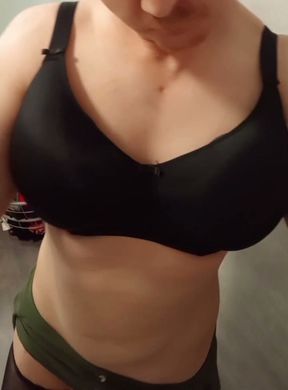 crossdressing into slut in shower , wanna play?