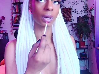Black Female-dominant Chayenne lets u worship her ideal lips