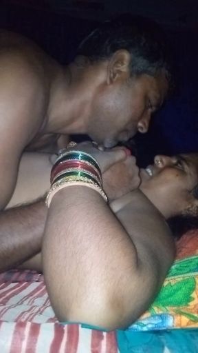 Indian aunty uncle full enjoy at night sperm dropped her pussy