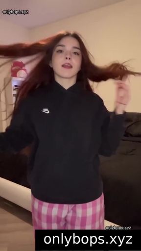 Amateur celeb shows off her onlyfans content on tiktok