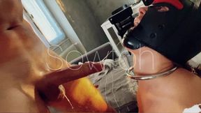 quand je glisse le masque de chienne a ancilla, elle vire directement et leche...