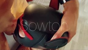 quand je glisse le masque de chienne a ancilla, elle vire directement et leche...