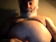 Hairy horny NY daddy bear jerks off on webcam