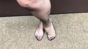 Mrs Mature Feet wearing vintage girdle and fully fashioned stockings