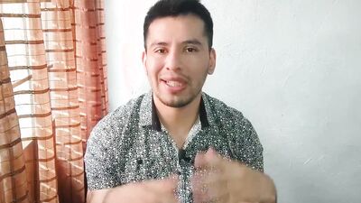 Mientras viajaba en el autobus le hice sexo oral a hombre dotado de 21cm... se vino en mi boca