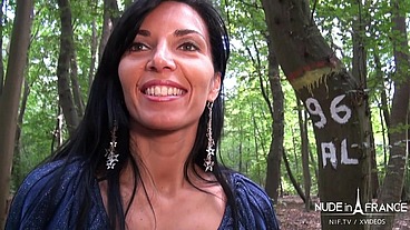 Pretty amateur french milf fucked and sodomized in close-up in to the wood
