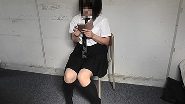 サッカー部の汗の匂いでムラムラしてきてオナニーするサッカー部女子◯生マネ。