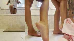 petite video en sortant de la douche.. mes pieds sont propres mais mes talons ...