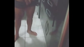 Jovem de 18 anos com tes&atilde_o