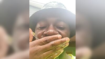 Kinky black dude makes a sloppy mess out of his cute face