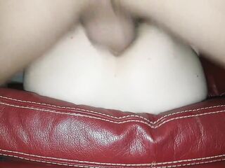 Sa première DP avec un enorme gode XXL, du cul à la chatte au cul, double pénétration hard anal