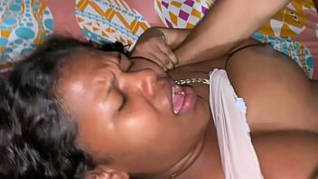 me follo a mi madrastro cuando esta en la casa solo