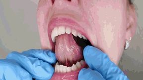 Bonnie checks her teeth MOV