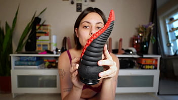 Explore my XXX arsenal: dildo, vibrator, anal&#x1F44C; plug & more, all showcased like a naughty&#x1F608; peep show